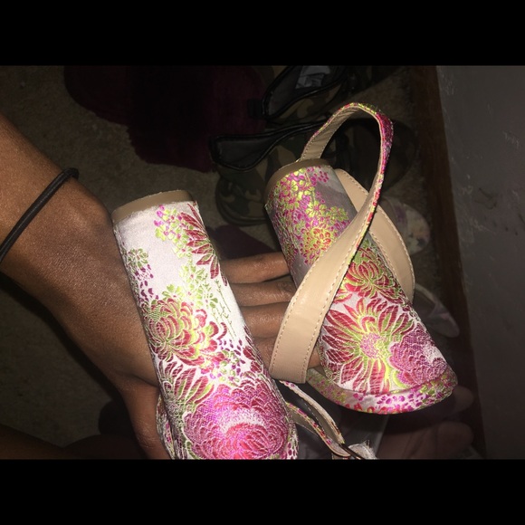 Light blue floral heels - Picture 5 of 8